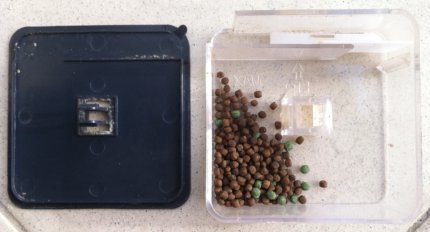 The food container can be opened to allow easy refilling. The food container can be opened to allow easy refilling.