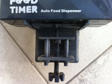 This winding mechanism makes it easy, you can fasten it anywhere. This winding mechanism makes it easy, you can fasten it anywhere.